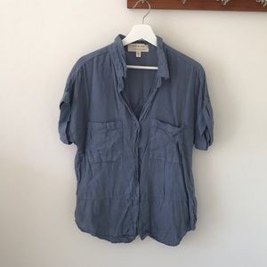 Blue linen short sleeve shirt.